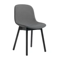 hay - chaise capitonné neu 13 - gris foncé/étoffe surface by hay 190/structure en chêne laqué noir à base d'eau/lxhxp 46x82x52,5cm