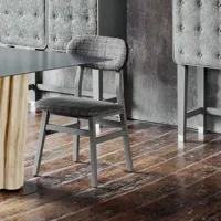 gervasoni - brick 223 - chaise - gris/structure blanc/siège en dos rembourré/étoffe iuta grigio/50x46x83cm