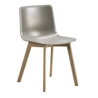 fredericia - chaise pato structure chêne laqué - gris quartz/assise polypropylène/structure chêne laqué/pxhxp 45x77,5x53cm