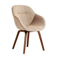 hay - chaise avec accoudoirs about a chair 123 soft - beige foncé/étoffe lin/structure en noyer laqué à base d'eau/avec patins en plastique