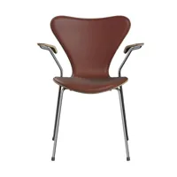 fritz hansen - édition anniversaire 2022 chaise avec accoudoirs série 7™ cuir - châtaigne/cuir sørensen grace/structure acier chromé/lxhxp 61x80x52cm