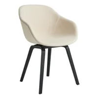 hay - chaise avec accoudoirs about a chair aac 223 chêne noir - crème/metaphor 029 (100% polyester)/structure en chêne laqué noir à base d'eau/avec pa