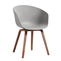 hay - chaise avec accoudoirs about a chair aac 22 2.0 noyer - béton gris/assise polypropylène recyclé/structure en noyer laqué à base d'eau/avec patin