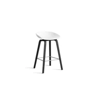 about a stool aas 32 - white 2.0 - vernis noir à base d'eau - repose-pied acier inoxydable - hauteur d'assise 65 cm - filzgleiter