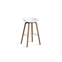 about a stool aas 32 - white 2.0 - noyer verni (à base d'eau) - repose-pied acier inoxydable - hauteur d'assise 75 cm - filzgleiter