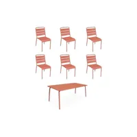 table de jardin en métal. 160x90cm + 6 chaises empilables en métal rose saumon
