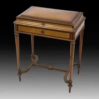 ancienne table à coudre du 19ème siècle en bois de satin et acajou avec parqueterie. charles-guillaume diehl ancienne table couture