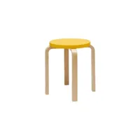 artek - tabouret empilable l-leg en bois, lamellé-collé de bouleau couleur jaune 38 x 44 cm designer alvar aalto made in design