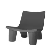 slide - fauteuil bas low lita en plastique, polyéthylène recyclable rotomoulé couleur gris 82 x 80 73 cm designer paola navone made in design