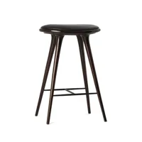 mater high stool tabouret de bar bas mater 69 cm cuir noir, support en hêtre laqué brun