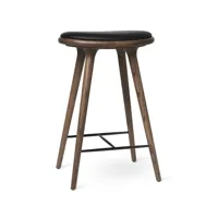 mater high stool tabouret de bar haut mater 74 cm cuir noir, support en chêne laqué foncé