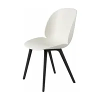 chaise en plastique blanc et base noire beetle - gubi