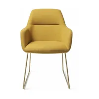 chaise jaune dijon avec pieds élégants en métal doré kinko - jesper home