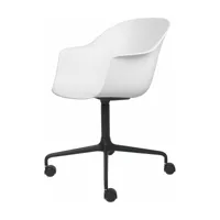 chaise de bureau blanche piètement noir à roulettes bat - gubi