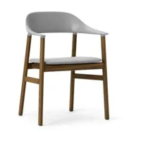 chaise avec accoudoirs en chêne teinté et rembourrage gris herit synergy grey - norma