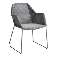 cane-line - chaise avec accoudoirs breeze structure luge - clair gris/siège de fibre de cane-line/structure acier revêtu par poudre/pxhxp 60x83x62cm