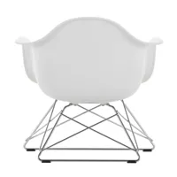 vitra - chaise avec accoudoirs eames plastic lar chromé - blanc/assise polypropylène/structure acier chromé/avec patins en feutre