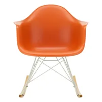 vitra - fauteuil à bascule eames plastic rar blanc - rouille orange/assise polypropylène/structure blanc/ érable doré/pxhxp 63x76x81cm