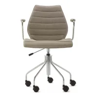 kartell - chaise de bureau avec accoudoirs maui soft noma - beige/étoffe noma/ fabriqué avec 50 % de polyester recyclé/lxhxp 58x85-93x52cm/structure a