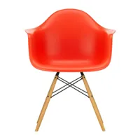 vitra - chaise avec accoudoirs eames daw érable doré - rouge coquelicot/assise polypropylène/structure érable doré/acier noir/pxhxp 62,5x83x60cm
