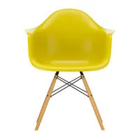vitra - chaise avec accoudoirs eames daw érable doré - jaune moutarde/assise polypropylène/structure érable doré/acier noir/pxhxp 62,5x83x60cm