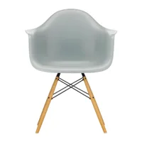 vitra - chaise avec accoudoirs eames daw érable doré - clair gris/assise polypropylène/structure érable doré/acier noir/pxhxp 62,5x83x60cm