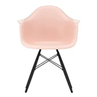 vitra - chaise avec accoudoirs eames daw érable noir - rose pâle/assise polypropylène/structure érable noir/acier noir/pxhxp 62,5x83x60cm