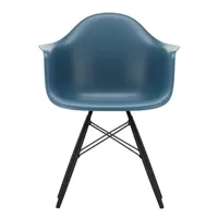 vitra - chaise avec accoudoirs eames daw érable noir - mer bleue/assise polypropylène/structure érable noir/acier noir/pxhxp 62,5x83x60cm