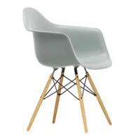 vitra - chaise avec accoudoirs eames daw frêne - clair gris/assise polypropylène/structure frêne coloré miel/acier noir/pxhxp 62,5x83x60cm