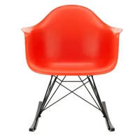 vitra - fauteuil à bascule eames plastic armchair rar noir - rouge coquelicot/assise polypropylène/structure noir basic dark/érable foncé/nouveau...