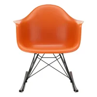 vitra - fauteuil à bascule eames plastic armchair rar noir - rouille orange/assise polypropylène/structure noir basic dark/érable foncé/nouveau modèle