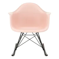 vitra - fauteuil à bascule eames plastic armchair rar noir - rose pâle/assise polypropylène/structure noir basic dark/érable foncé/nouveau modèle/pxhx