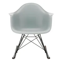 vitra - fauteuil à bascule eames plastic armchair rar noir - clair gris/assise polypropylène/structure noir basic dark/érable foncé/nouveau modèle/pxh