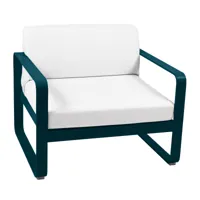 fermob - fauteuil de jardin bellevie - bleu acapulco/blanc grisé/sunbrella®/hydrofuge/lxhxp 85x71x75cm/structure aluminium coquelicot rouge/résistant 