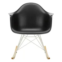 vitra - fauteuil à bascule eames plastic rar re blanc - noir profond/siège plastique recyclé post-consommation/structure revêtu par poudre blanc/ érab