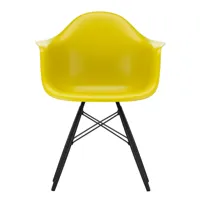 vitra - chaise avec accoudoirs eames daw re érable noir - moutarde/siège plastique recyclé post-consommation/structure érable noir/ acier noir/ patins