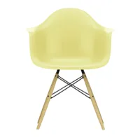 vitra - chaise avec accoudoirs eames daw re frêne - citron/siège plastique recyclé post-consommation/structure frêne coloré miel/ acier noir/ patins e