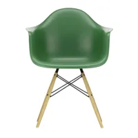 vitra - chaise avec accoudoirs eames daw re frêne - émeraude/siège plastique recyclé post-consommation/structure frêne coloré miel/ acier noir/ patins