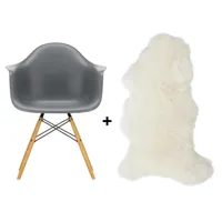 vitra - set promo chaise avec accoudoirs eames daw re + agneau - gris granit/agneau libre!/structure érable doré/ acier noir/ patins en feutre noir/px