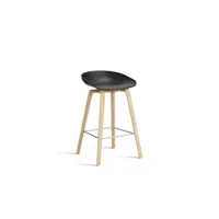 about a stool aas 32 - chêne savonné - repose-pied acier inoxydable - hauteur d'assise 65 cm - filzgleiter - black 2.0