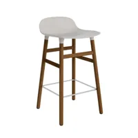 chaise de bar form avec structure en bois  - warm grey - noyer - 65 cm