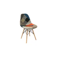chaise en tissu patchwork avec pieds en bois sans accoudoirs
