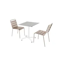 ensemble table de terrasse stratifié béton gris et 2 chaises taupe