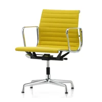 vitra - ea 131 chaise de bureau avec accoudoirs, pivotante, chromée / track, vert pastel / canola (patins en feutre)