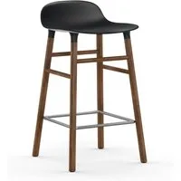 normann copenhagen chaise de bar form avec structure en bois  - noir - noyer - 65 cm
