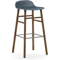 normann copenhagen chaise de bar form avec structure en bois  - bleu - noyer - 75 cm
