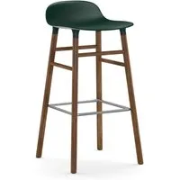 normann copenhagen chaise de bar form avec structure en bois  - vert - noyer - 75 cm