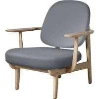 fritz hansen fauteuil de salon fred - jh97 - gris clair uni - chêne laqué transparent