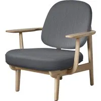 fritz hansen fauteuil de salon fred - jh97 - gris clair - chêne laqué transparent