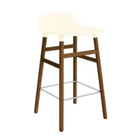 normann copenhagen chaise de bar form avec structure en bois  - cream - noyer - 65 cm